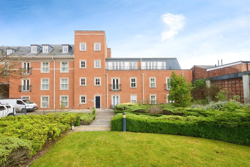 Main image of 1 bedroom  Flat for sale, Skeldergate, York, North Yorkshire, YO1